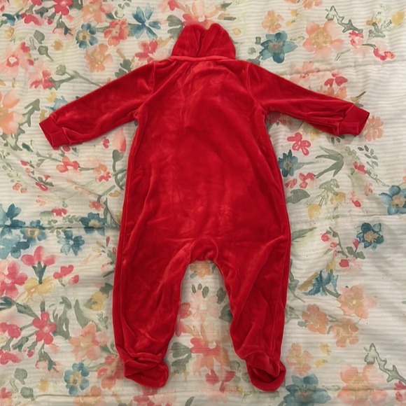 Ralph Lauren RED Velvety Velour Romper w/feet, button and front pocket. 6 months - Picture 2 of 2